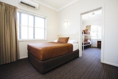 Hotel City Oasis Inn