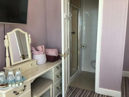 Bed & Breakfast The Coventry Guest House