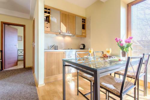 Mountain View Apartment By Tyzenhauz