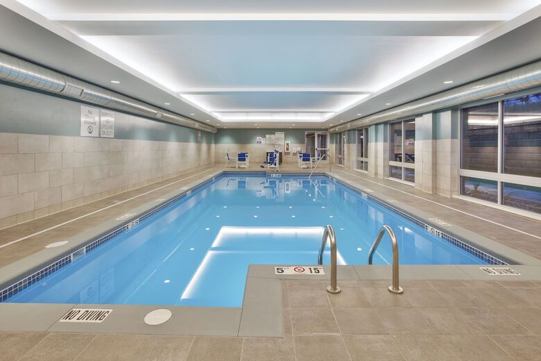 Hotel Holiday Inn Express & Suites Grand Rapids Airport North By Ihg