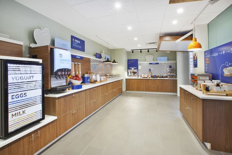 Hotel Holiday Inn Express & Suites Grand Rapids Airport North By Ihg