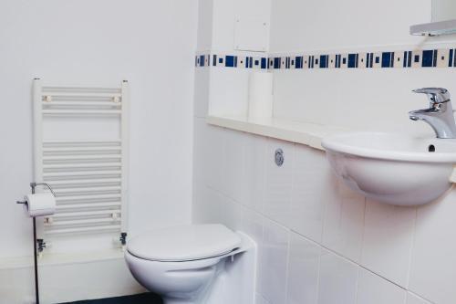 Apartment On Drybrough Crescent 3/6