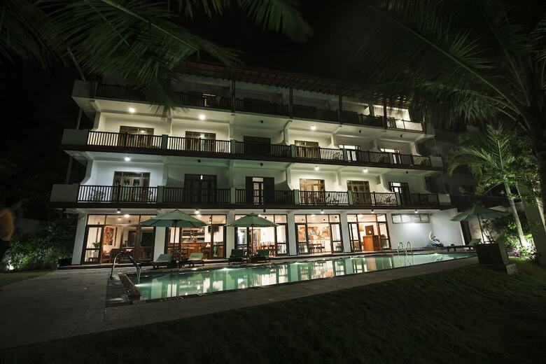 Hotel Rockside Beach Resort