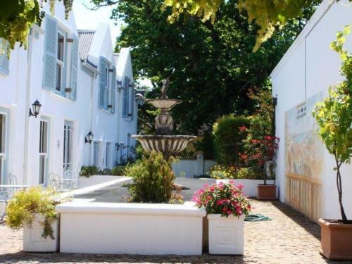 Hostal Auberge La Dauphine Guest House