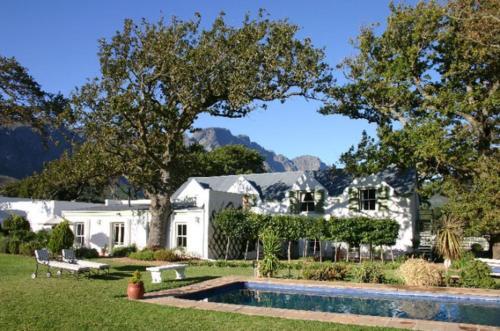 Hostal Auberge La Dauphine Guest House