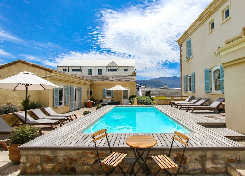Hostal Auberge Burgundy Guesthouse