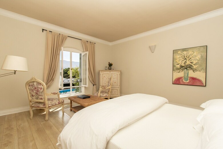 Hostal Auberge Burgundy Guesthouse
