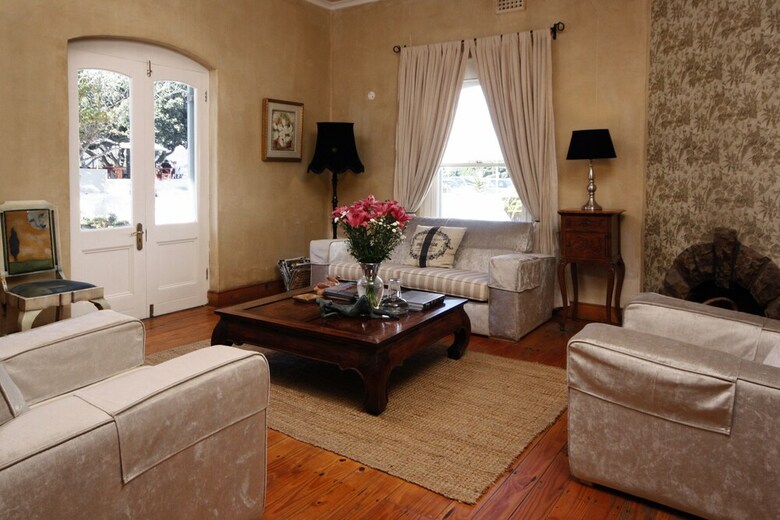 Hostal Auberge Burgundy Guesthouse
