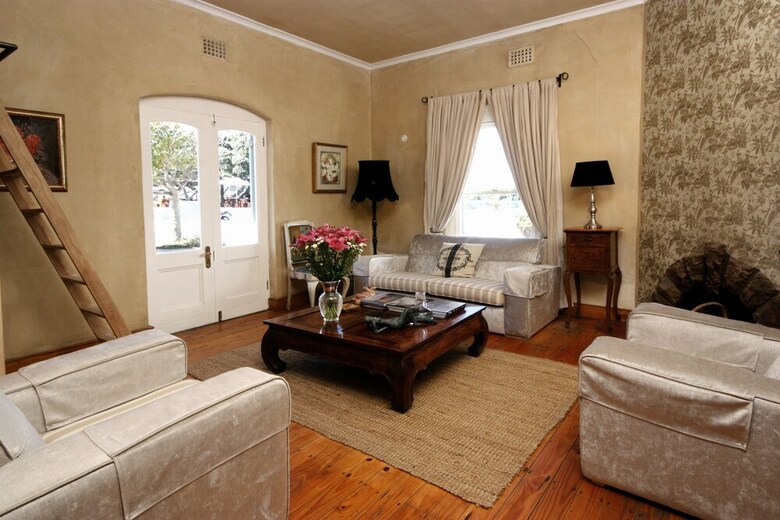 Hostal Auberge Burgundy Guesthouse