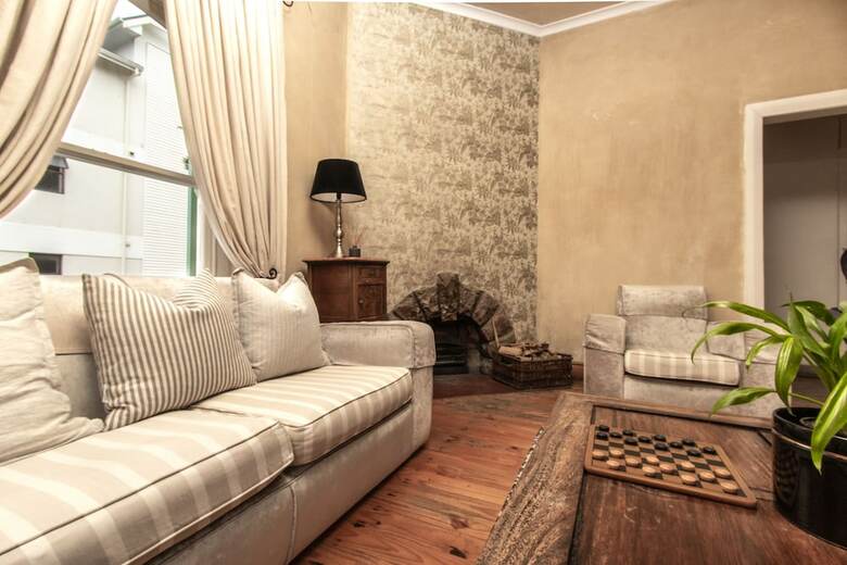 Hostal Auberge Burgundy Guesthouse