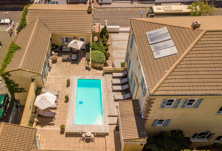 Hostal Auberge Burgundy Guesthouse