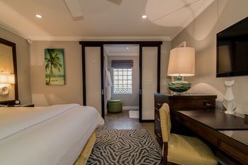 Hotel Almond Tree Inn