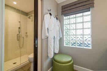 Hotel Almond Tree Inn