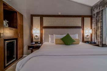 Hotel Almond Tree Inn