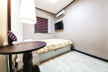 Fully Hong Hostel Insadong