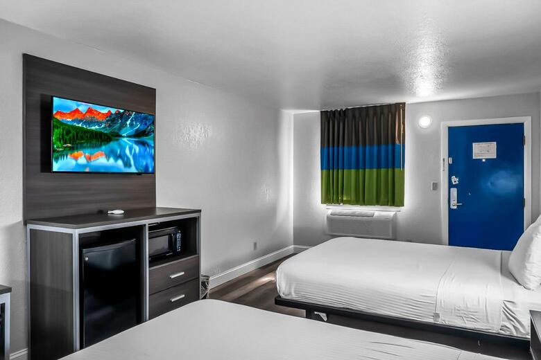 Motel Rodeway Inn & Suites