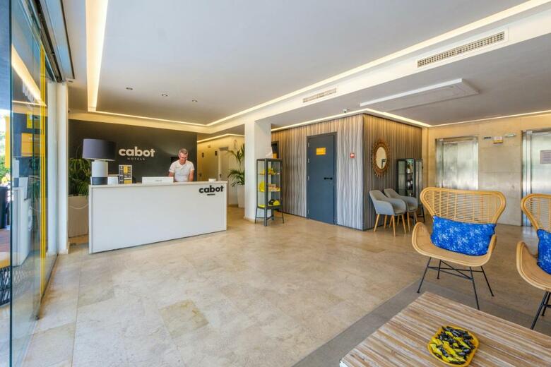 Apartamentos Tres Torres