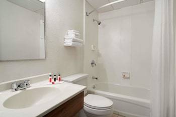 Hotel Super 8 Portland/westbrook Area