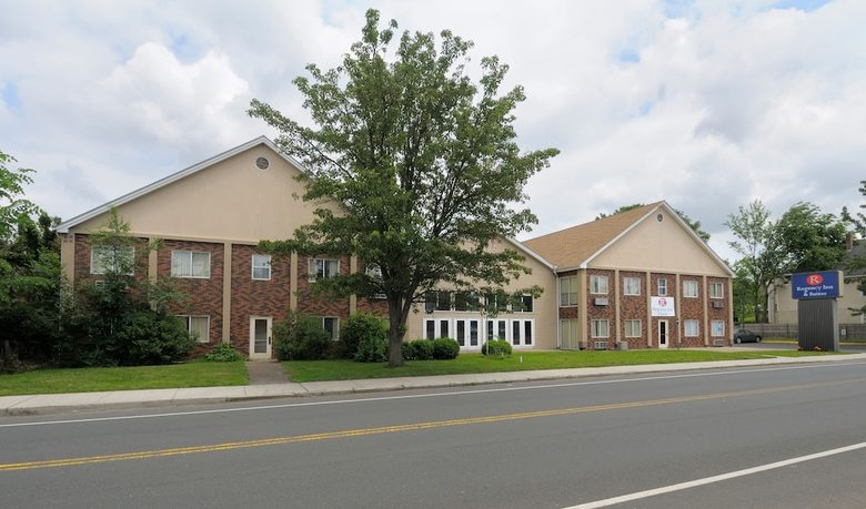 Hotel Regency Inn & Suites