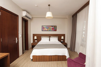 Cordis Hotel