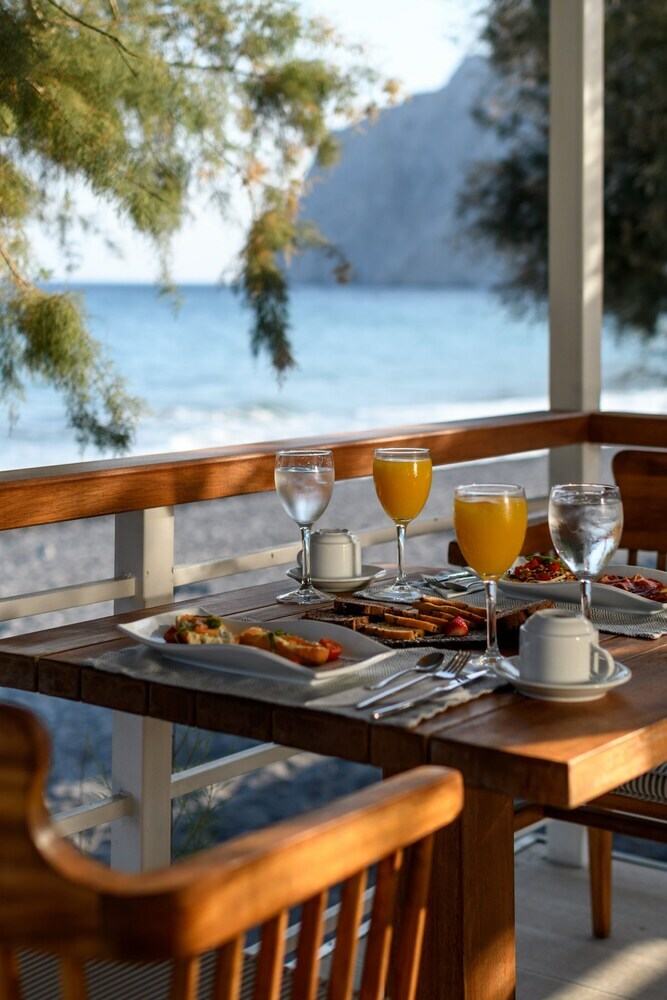 Hotel Alesahne Beach