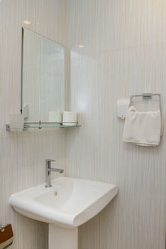 Hostal Royal Pearl Inn