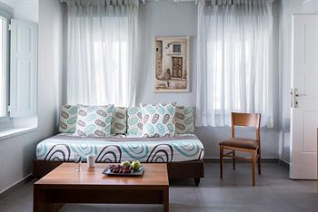 Noni's Apartments