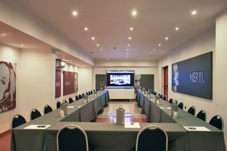 Hotel Studios