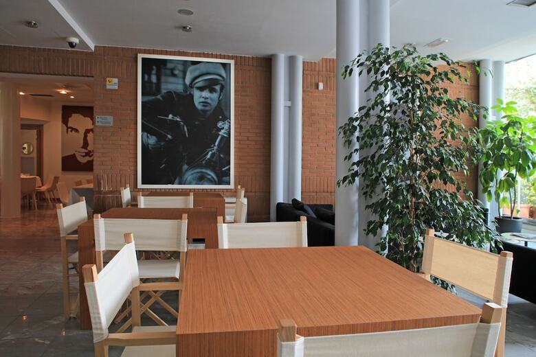 Hotel Studios