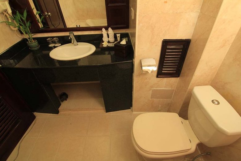 Ree Hotel