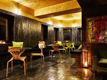 Hotel Maanja Lake Front Suite And Restaurant
