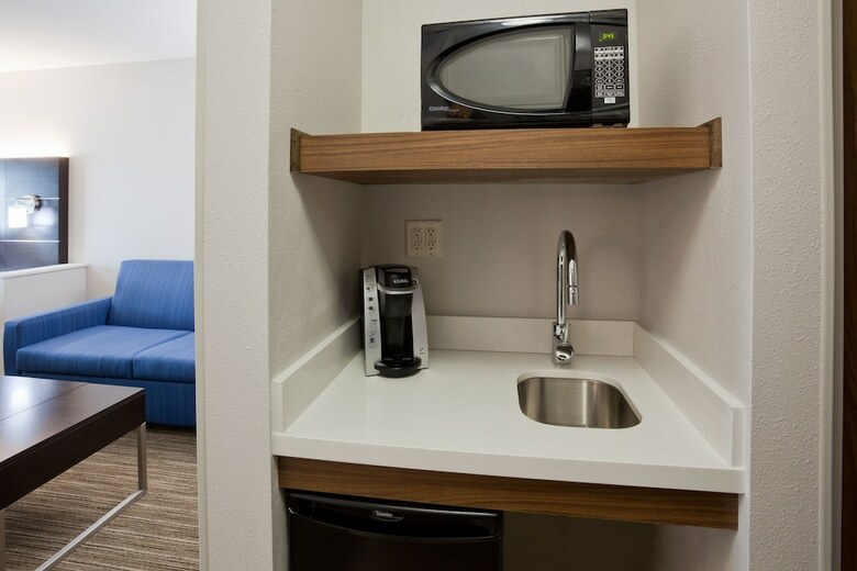 Holiday Inn Express Hotel & Suites Dickinson