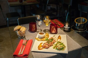 Hotel Restaurant Le Fruitier Villedieu Les Poeles