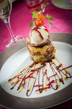 Hotel Restaurant Le Fruitier Villedieu Les Poeles