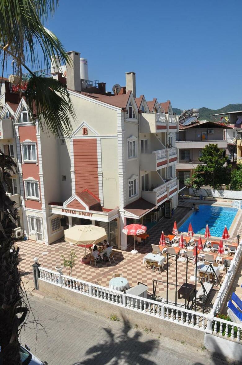 Basil's Apart Hotel