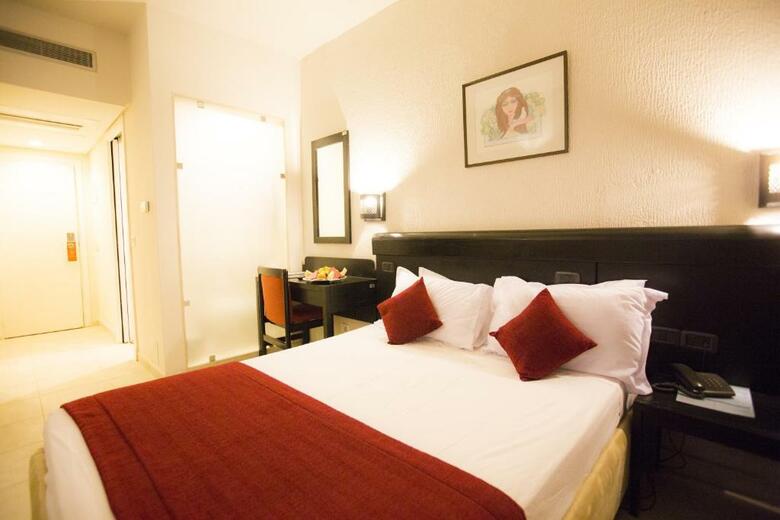 Hotel Les Ambassadeurs (.)