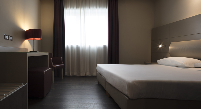 Smart Hotel Holiday
