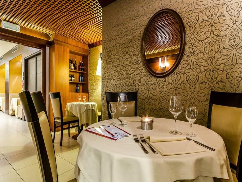Smart Hotel Holiday