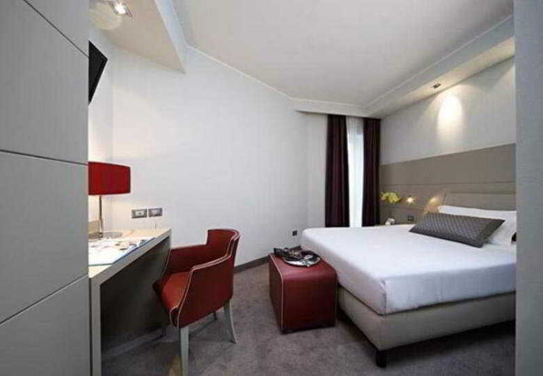 Smart Hotel Holiday