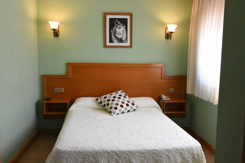 Hotel Carbayon II