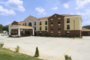 Best Western Plus Bass Hotel & Suites