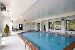 Best Western Plus Bass Hotel & Suites