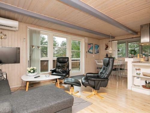 Two-bedroom Holiday Home In Bl�vand 24