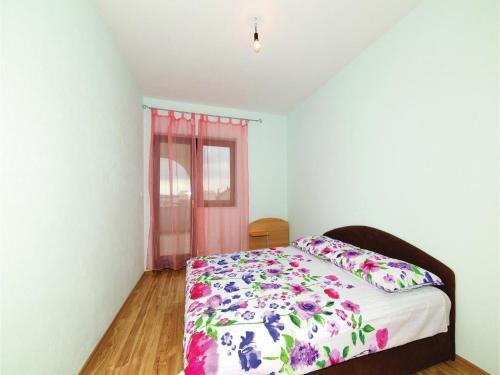 Three-bedroom Apartment In Kastel Gomilica