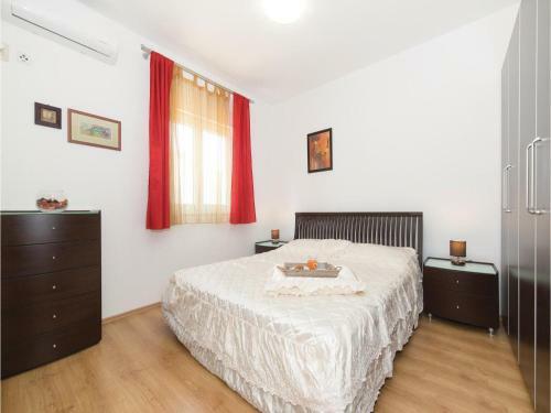 Three-bedroom Holiday Home In Kastel Stafilic