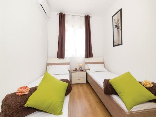 Three-bedroom Holiday Home In Kastel Stafilic