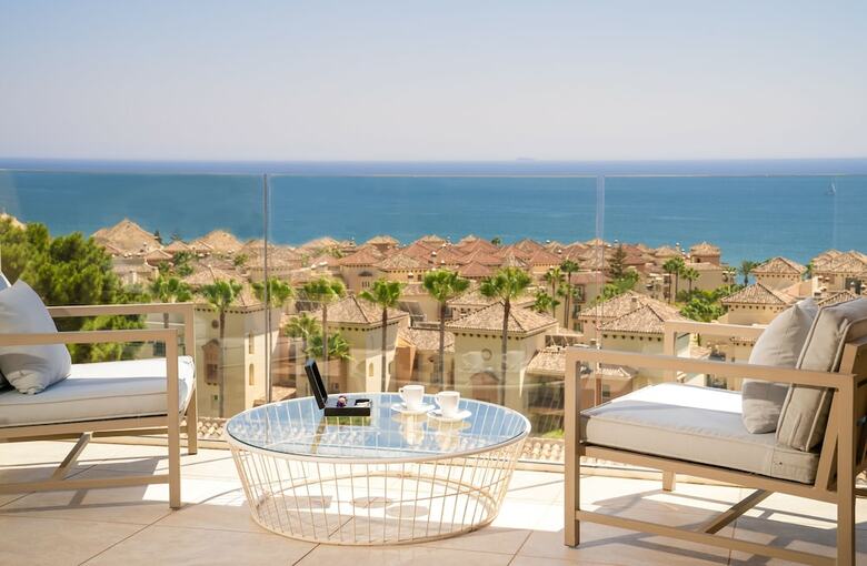 Hotel The Oasis By Don Carlos Resort