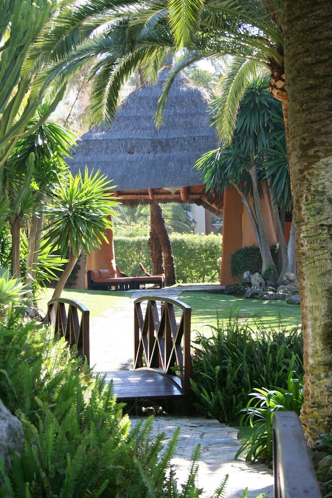 Hotel The Oasis By Don Carlos Resort
