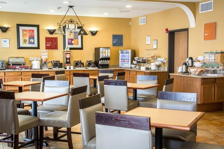 Hotel Comfort Suites Near Seaworld