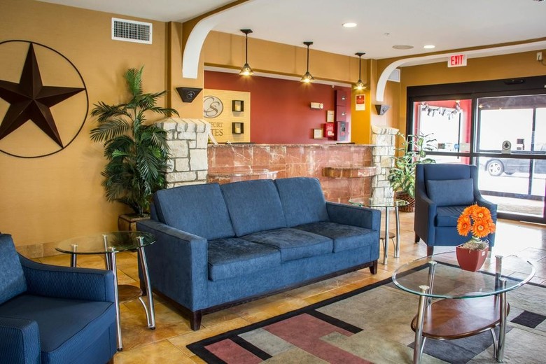 Hotel Comfort Suites Near Seaworld